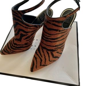 NWT  White House Black Market Dana Tiger Haircalf size 6.5  NEW